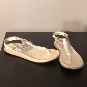 White sand less with adjustable strap